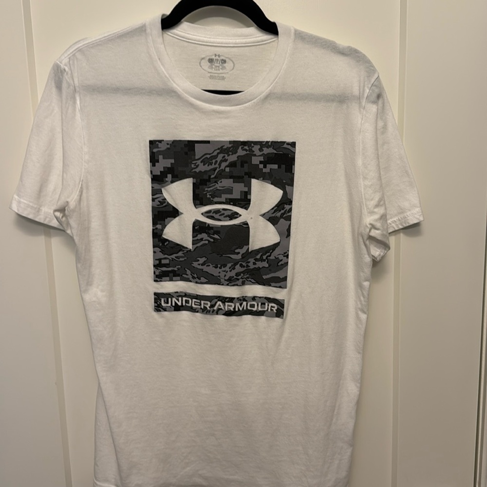 Men's Under Armour Tee, Size S
